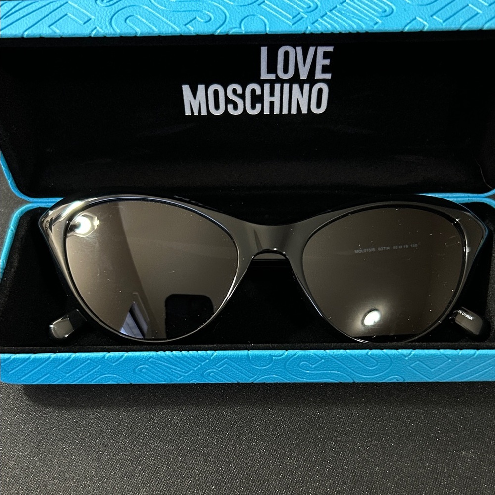 Love Moschino Elegant Black Sunglasses